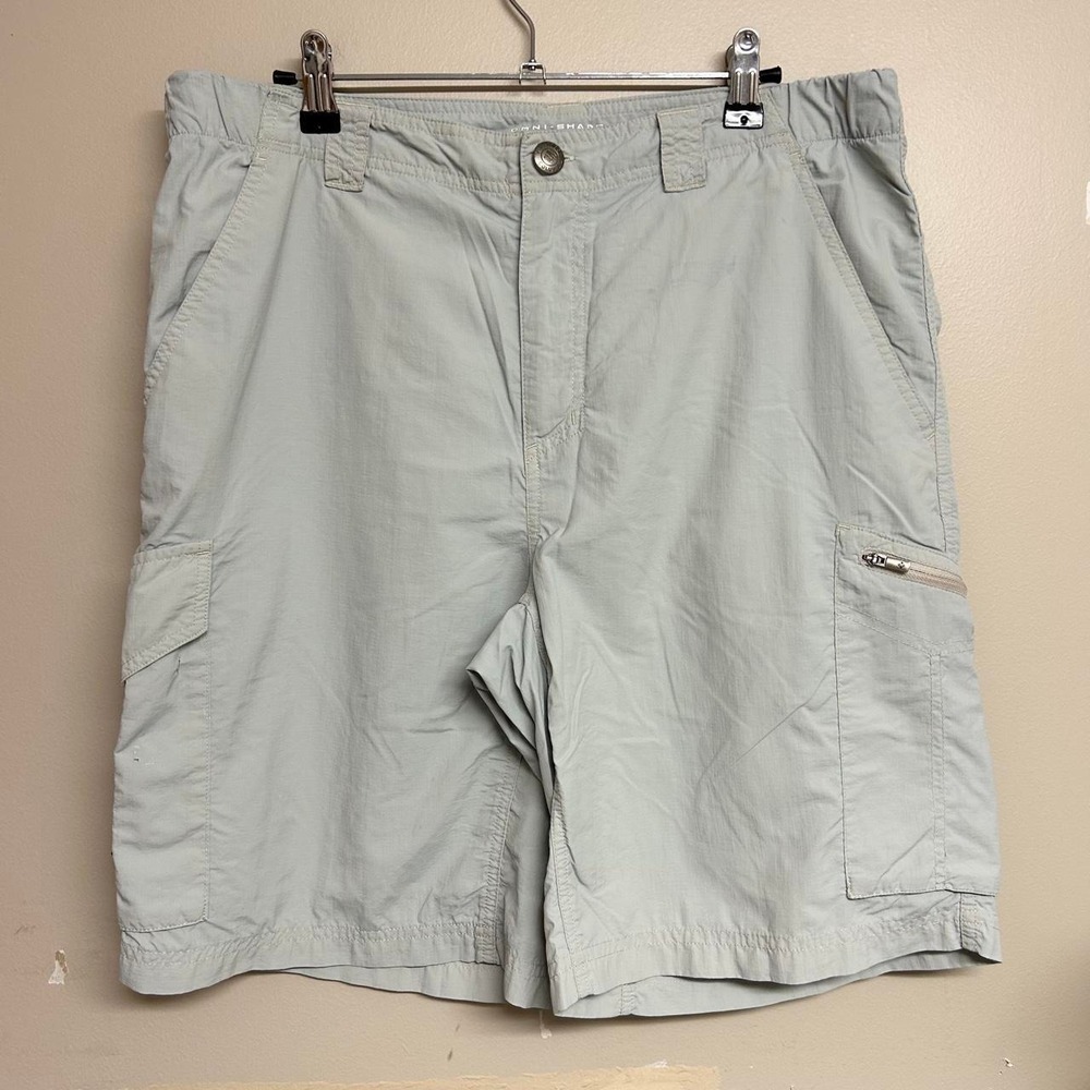 Columbia Omni-Shade Grey Cargo Hiking Shorts Mens 34 Y2K Vintage Outdoor